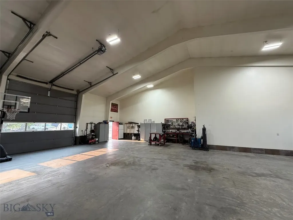 21 Bearcat Loop Belgrade MT 59714