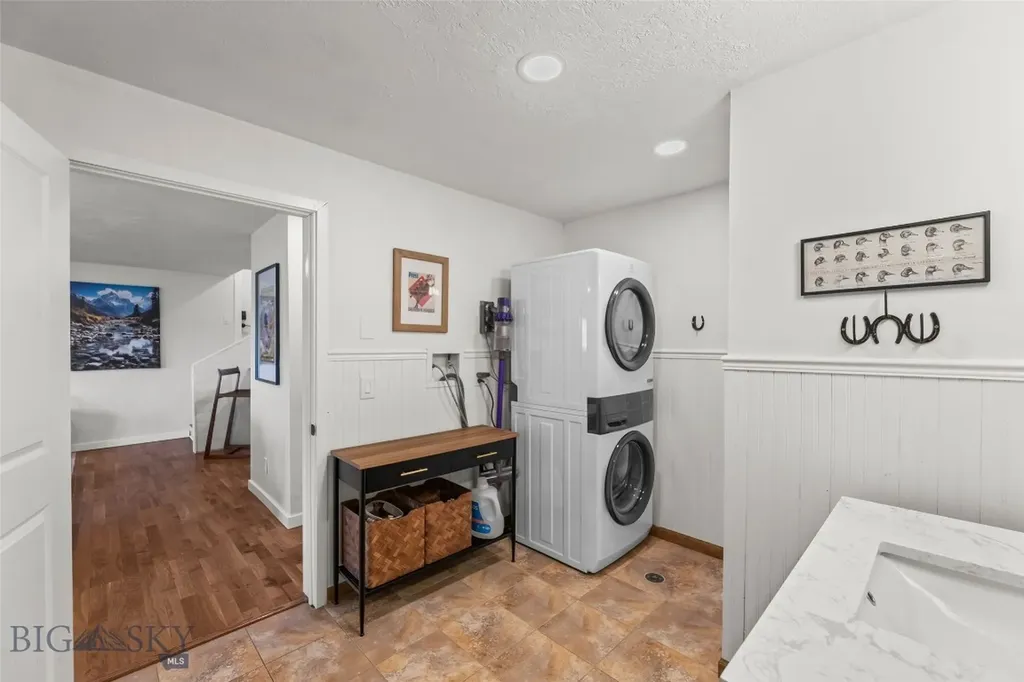 277 Hodgeman Canyon Bozeman MT 59718