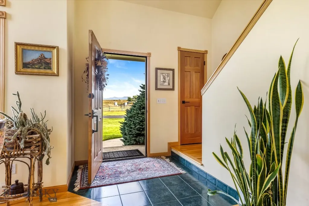 11400 Gooch Hill Road Gallatin Gateway MT 59730