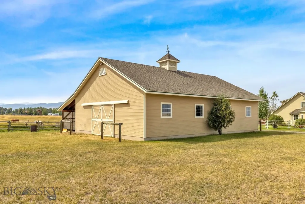 11400 Gooch Hill Road Gallatin Gateway MT 59730