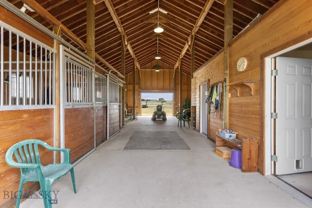 11400 Gooch Hill Road Gallatin Gateway MT 59730