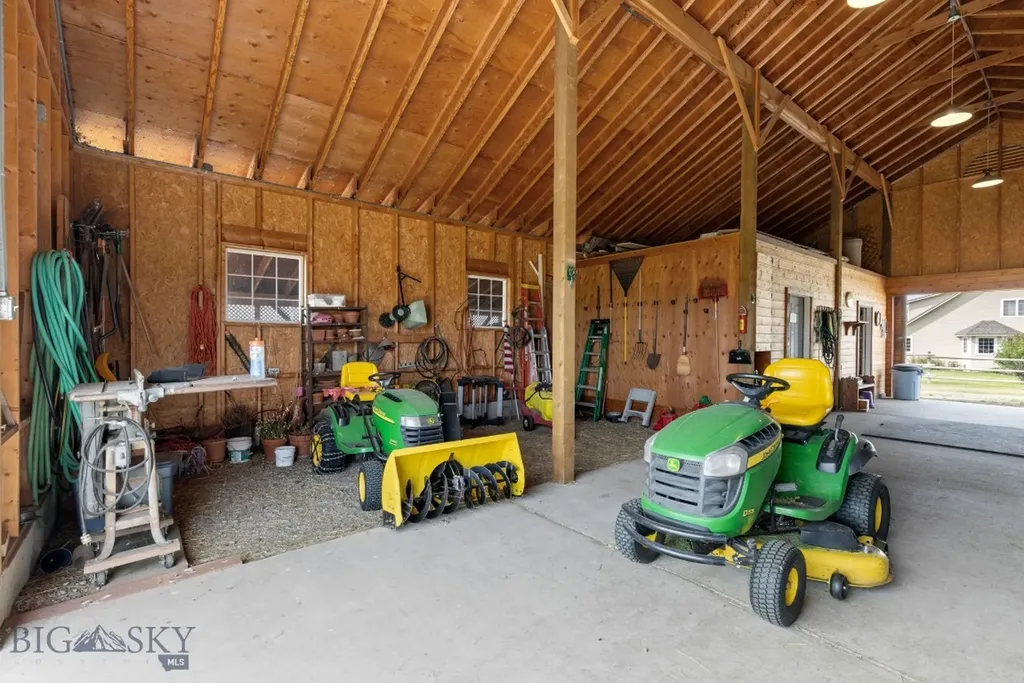 11400 Gooch Hill Road Gallatin Gateway MT 59730