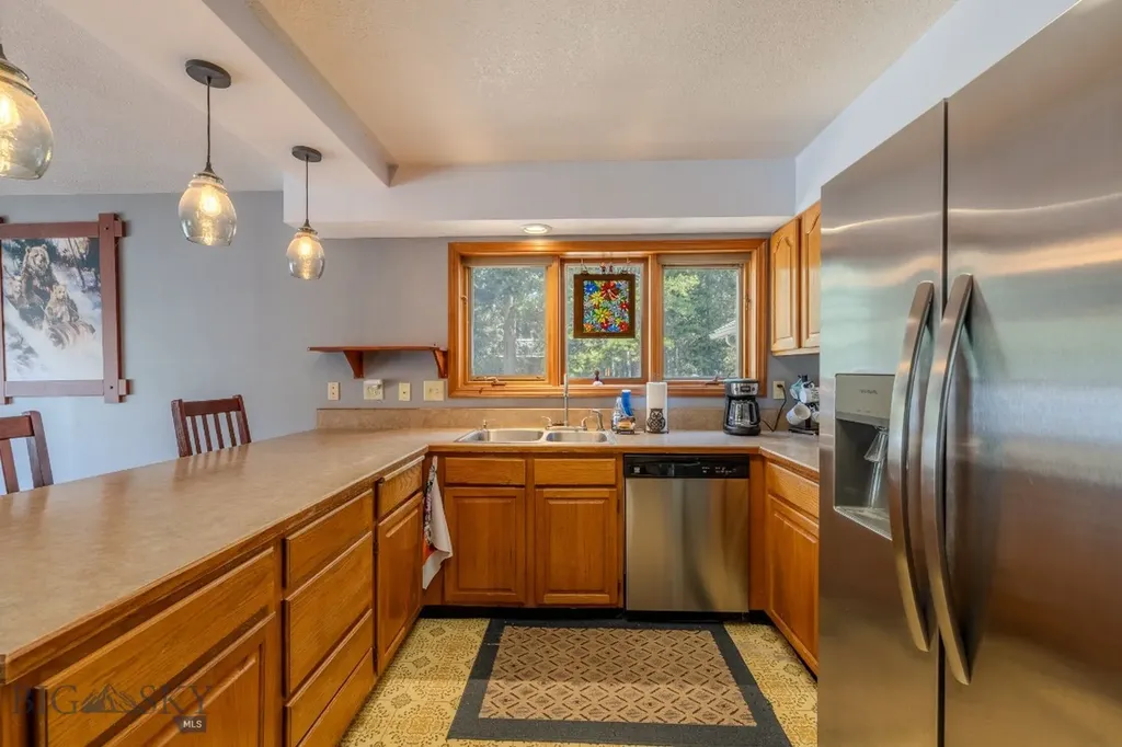 509 Gallatin Avenue West Yellowstone MT 59758