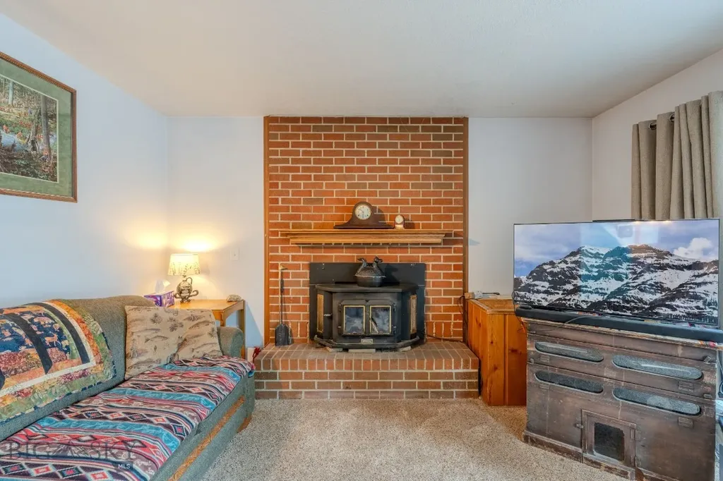 509 Gallatin Avenue West Yellowstone MT 59758