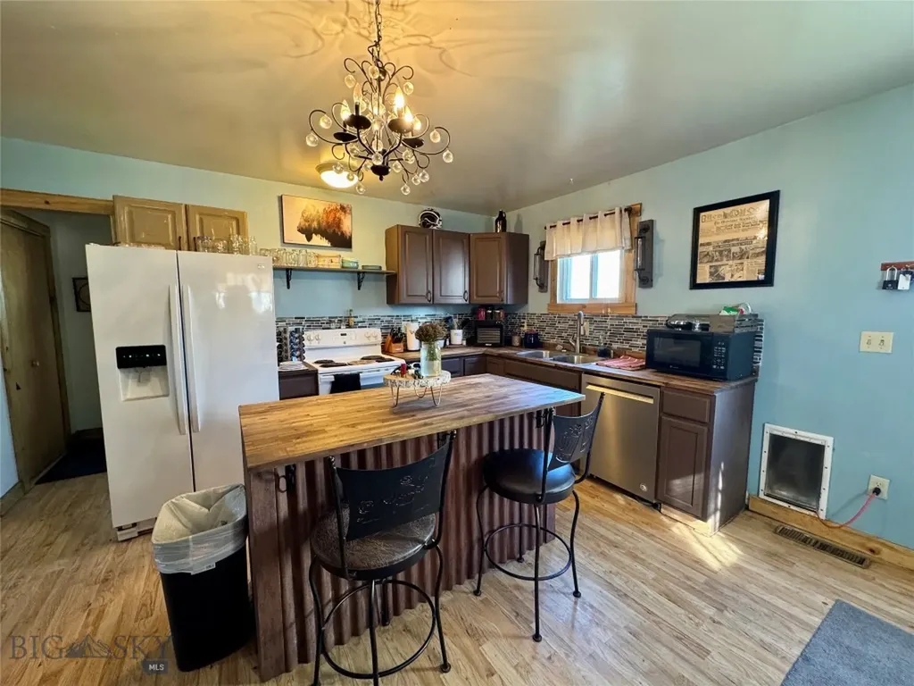 2219 Amherst Butte MT 59701
