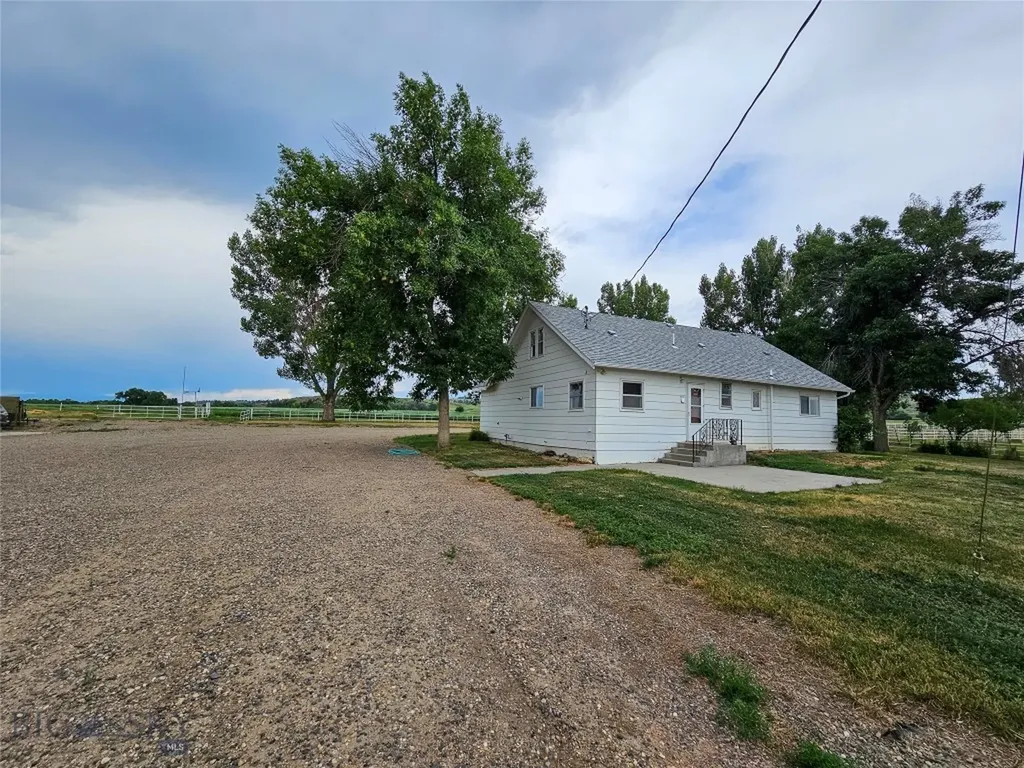 9786 Us Highway 212 Joliet MT 59041