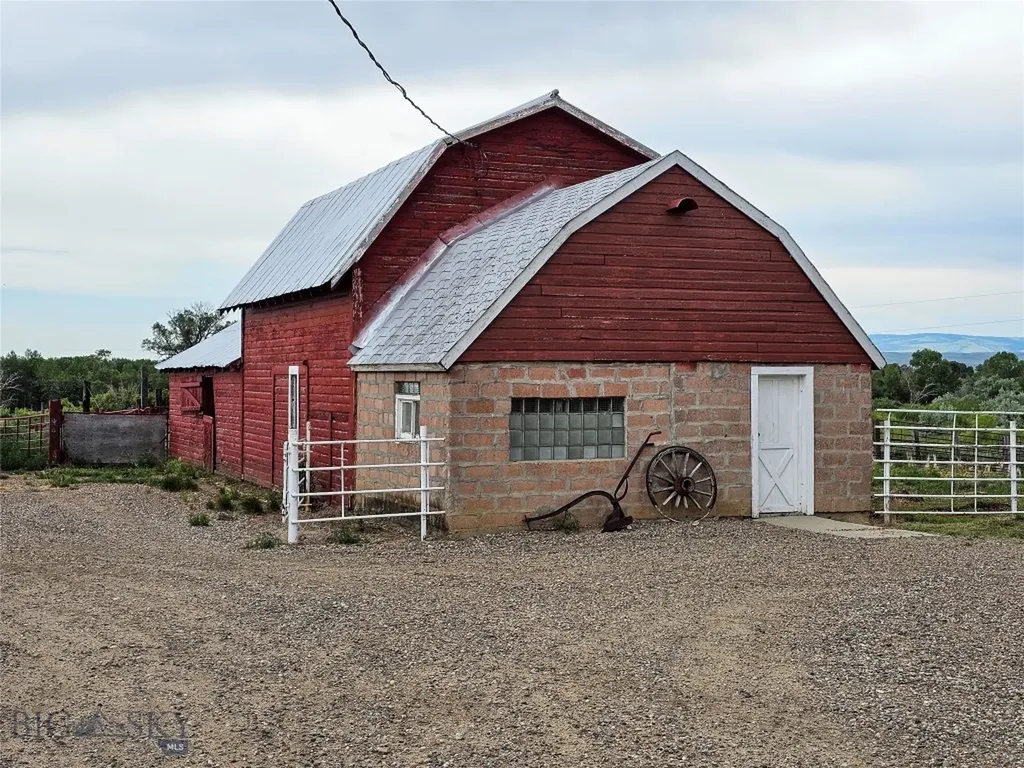9786 Us Highway 212 Joliet MT 59041