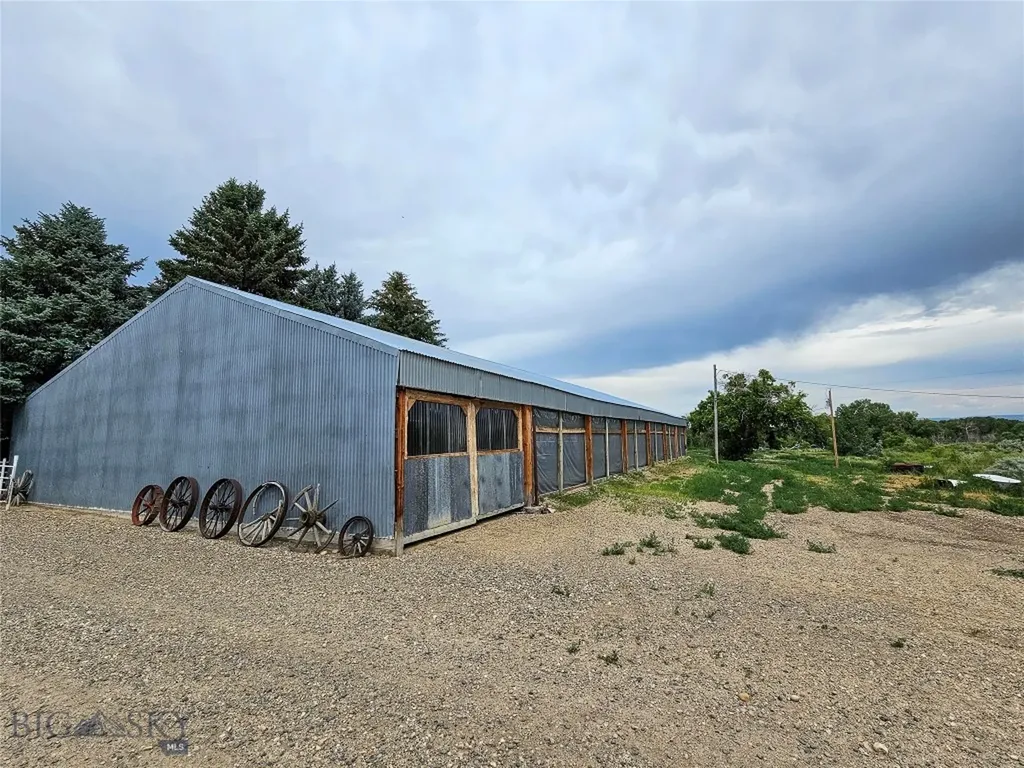 9786 Us Highway 212 Joliet MT 59041