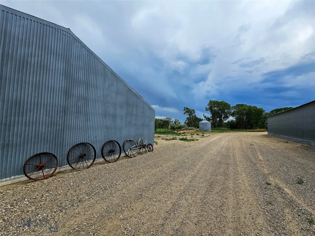 9786 Us Highway 212 Joliet MT 59041