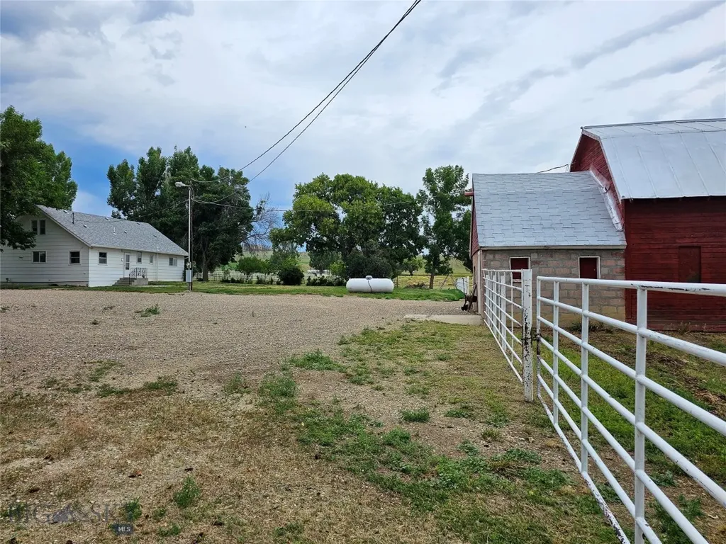 9786 Us Highway 212 Joliet MT 59041