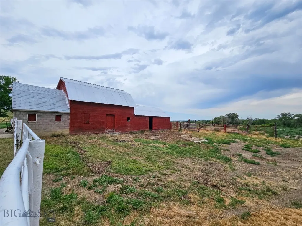 9786 Us Highway 212 Joliet MT 59041