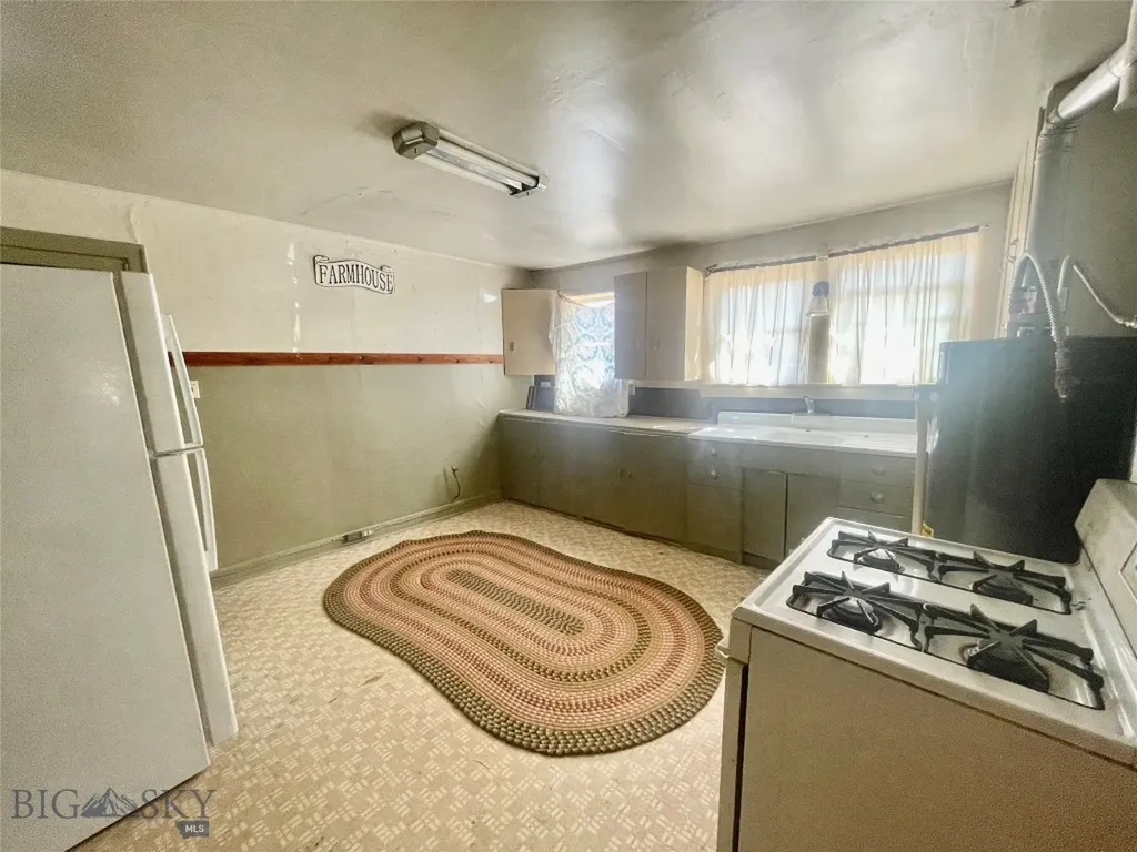 322 S Main Street Lima MT 59739