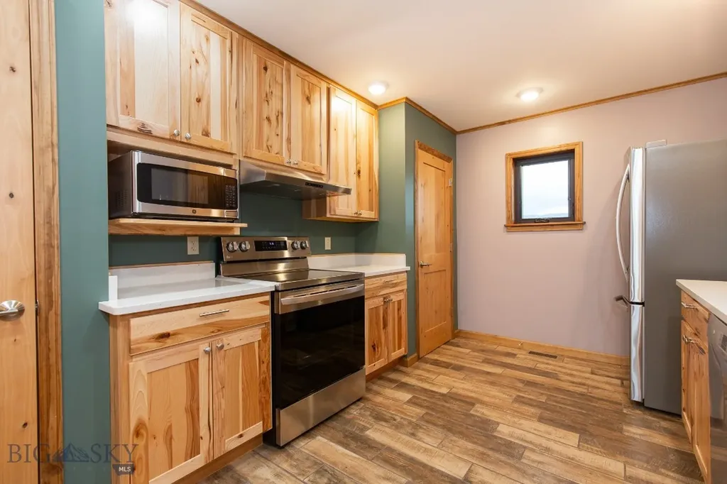 420 Melrose Road Twin Bridges MT 59754