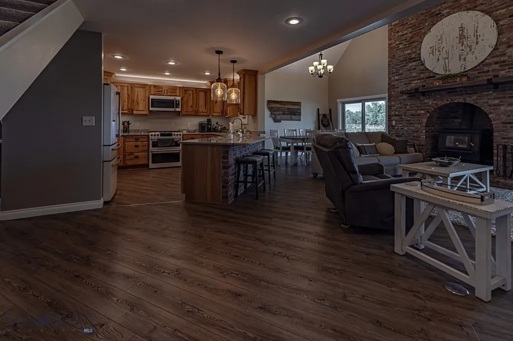 2127 Old Us Highway 91 Cascade MT 59421