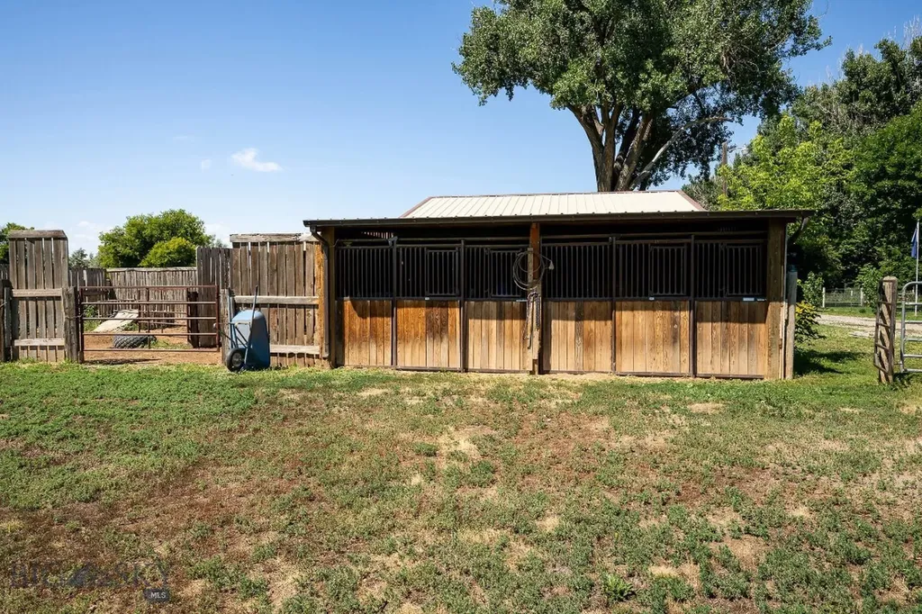24 S Swan Lane Fromberg MT 59059