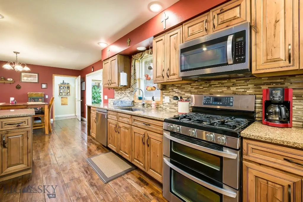 24 S Swan Lane Fromberg MT 59059