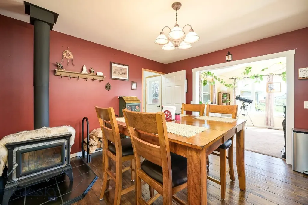 24 S Swan Lane Fromberg MT 59059