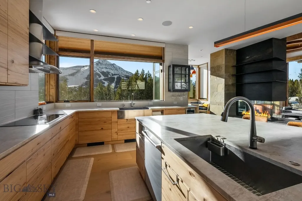 10 Middle Rider Road Big Sky MT 59716