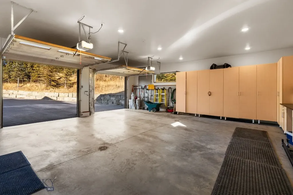 10 Middle Rider Road Big Sky MT 59716