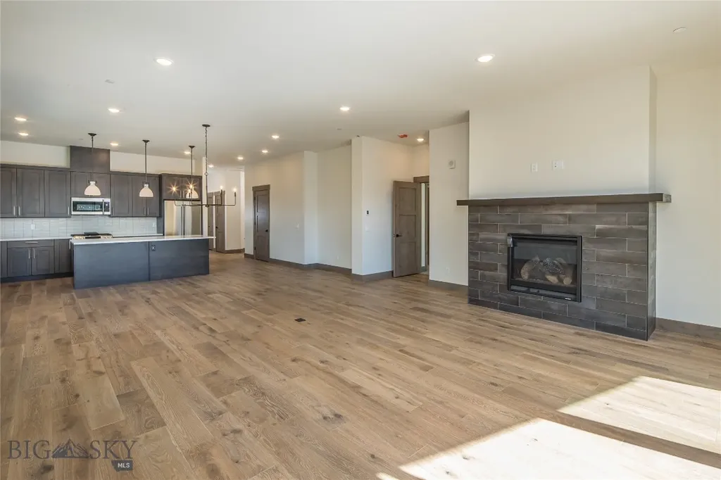 2D Summit View - 502d Big Sky MT 59716