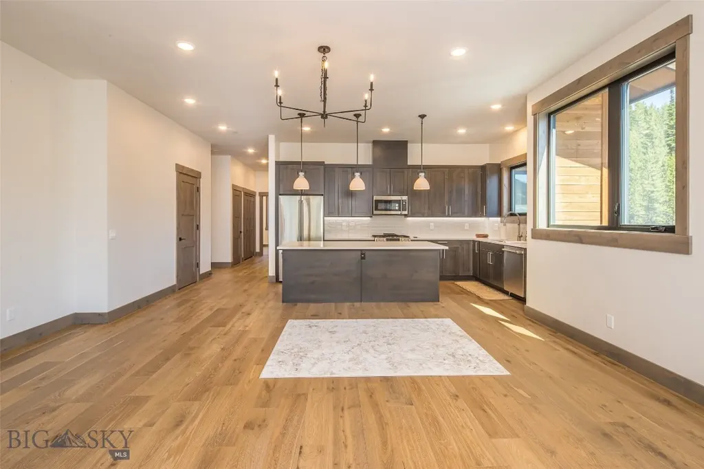 2D Summit View - 502d Big Sky MT 59716