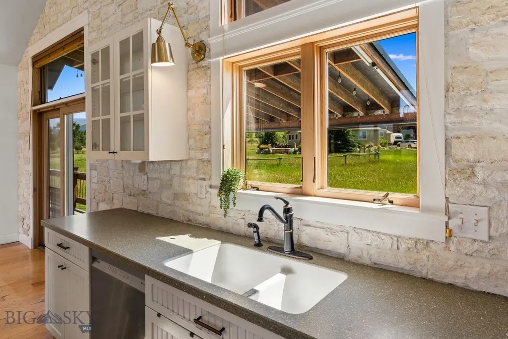 236 Holland Lane Bozeman MT 59718