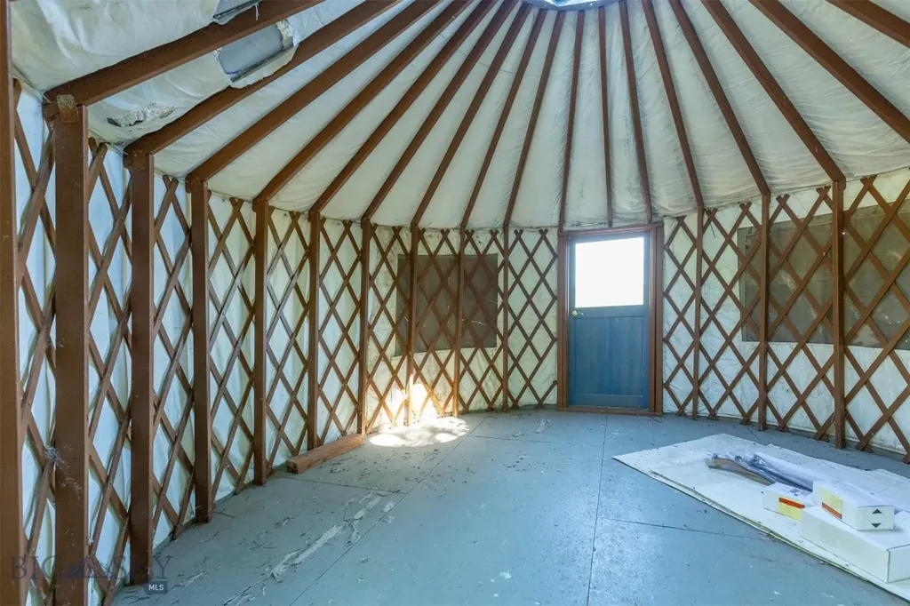 1733 W Cameron Bridge Road Bozeman MT 59718