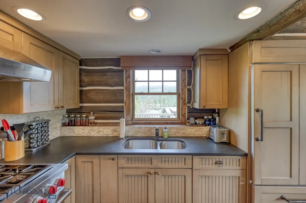 17 Manitou Loop Big Sky MT 59716