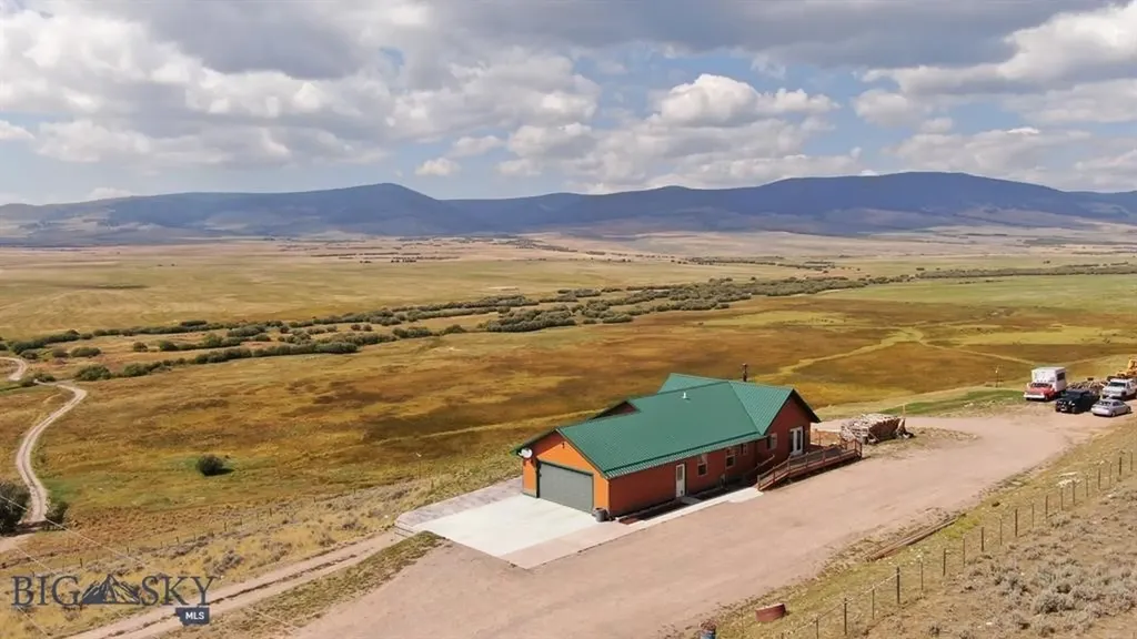 2900 Pioneer Mountains Scenic Byway Polaris MT 59746
