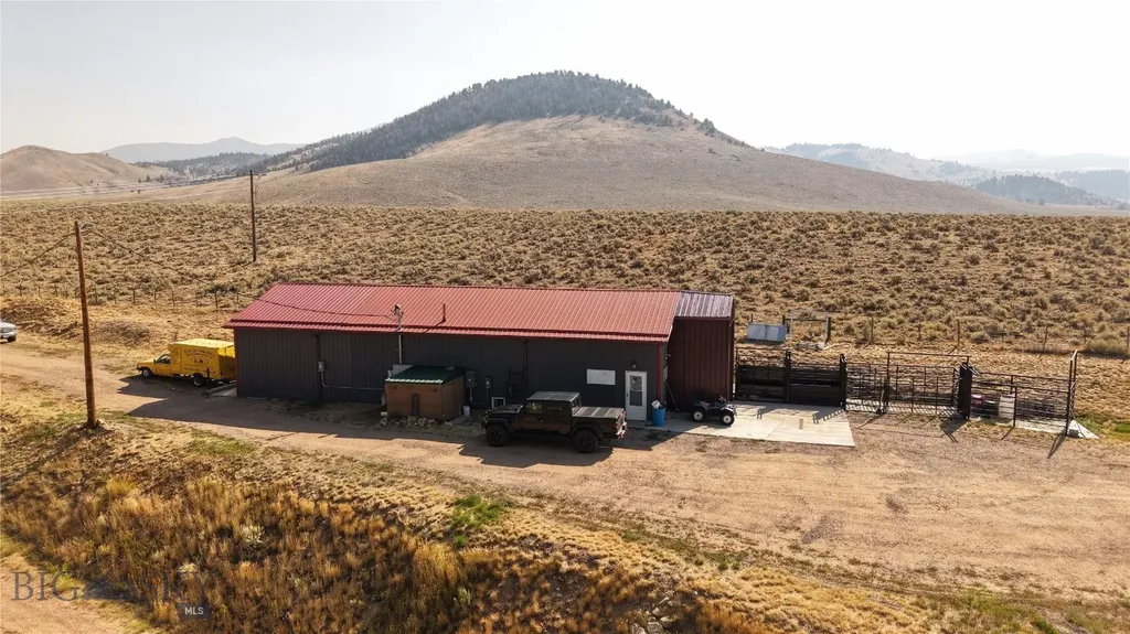 2900 Pioneer Mountains Scenic Byway Polaris MT 59746