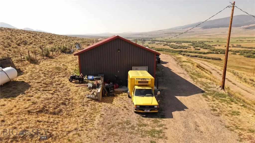 2900 Pioneer Mountains Scenic Byway Polaris MT 59746