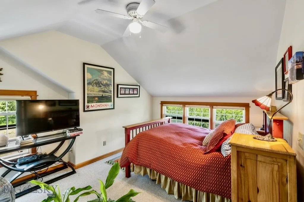 76413 Gallatin Road Gallatin Gateway MT 59730