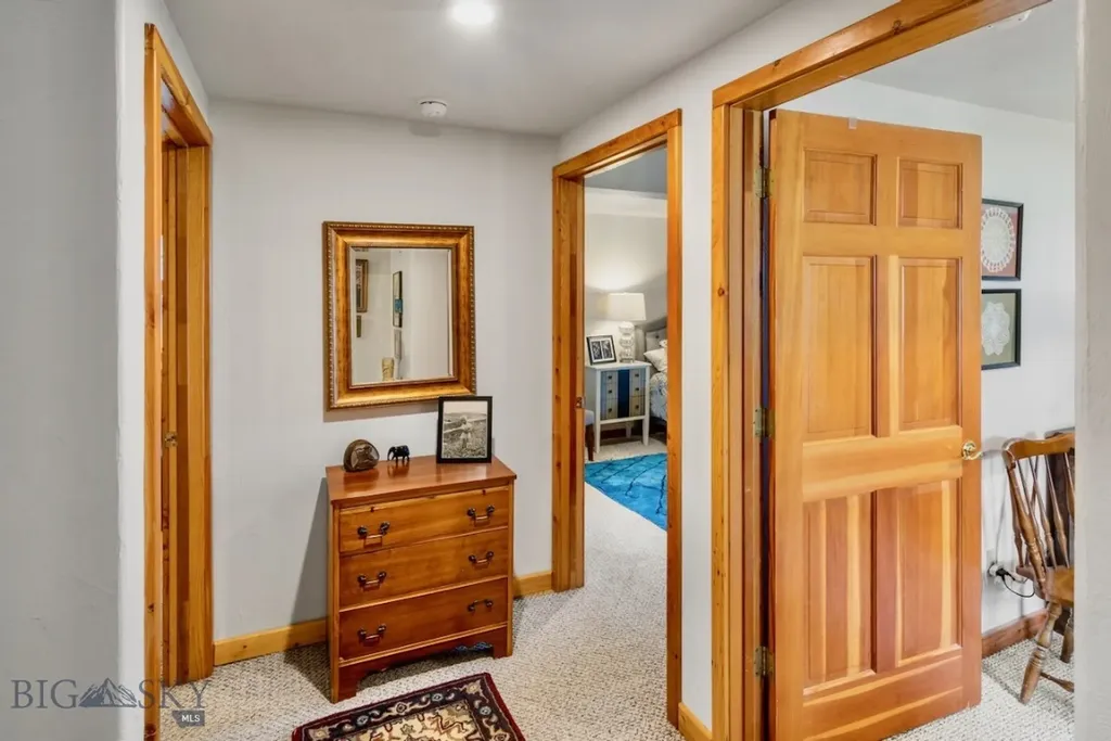 76413 Gallatin Road Gallatin Gateway MT 59730