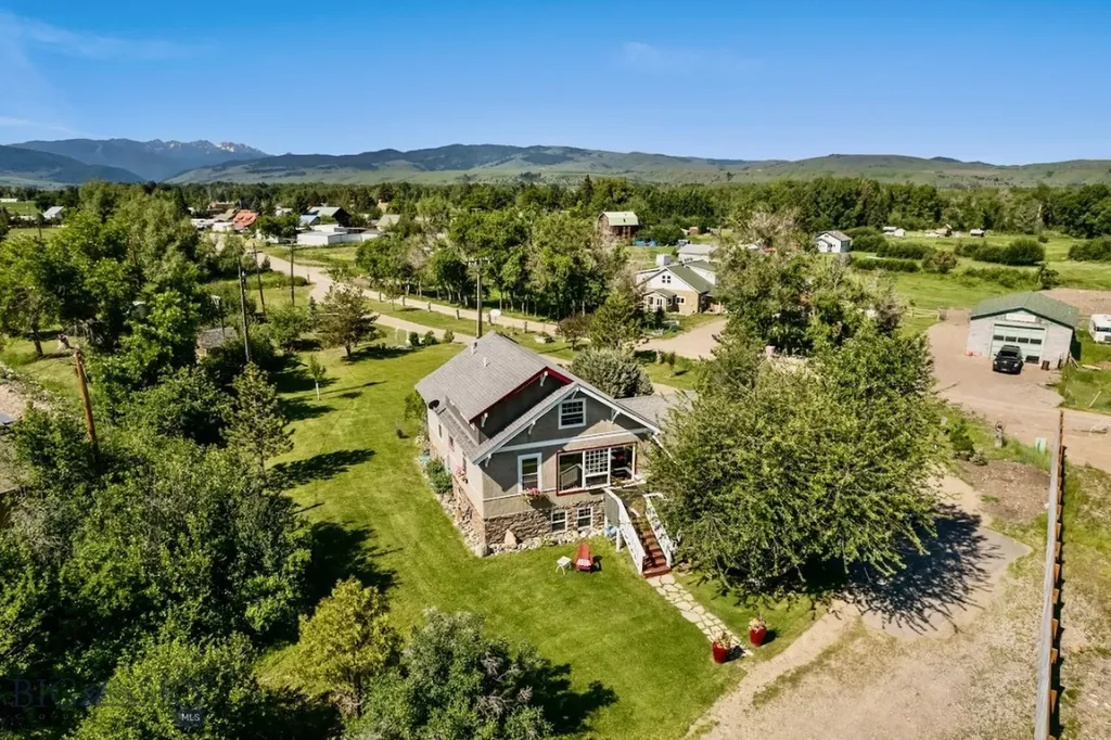 76413 Gallatin Road Gallatin Gateway MT 59730