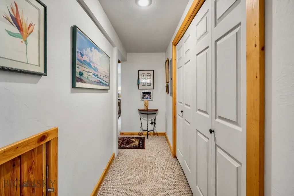 76413 Gallatin Road Gallatin Gateway MT 59730
