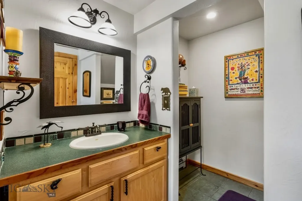 76413 Gallatin Road Gallatin Gateway MT 59730
