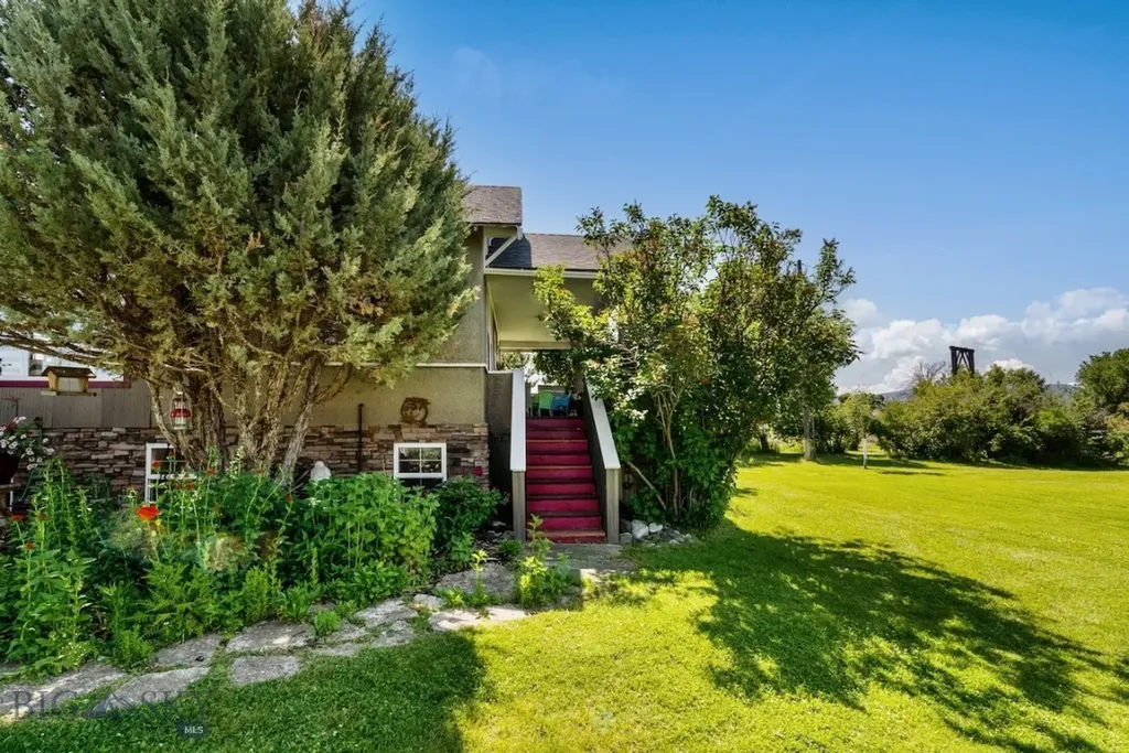 76413 Gallatin Road Gallatin Gateway MT 59730