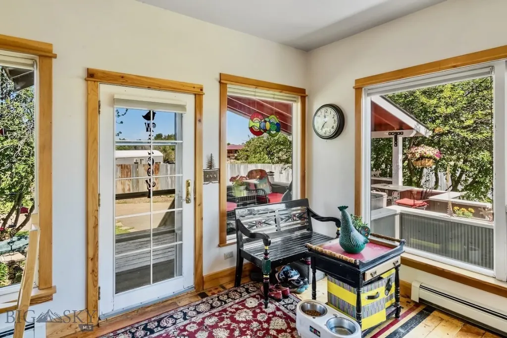 76413 Gallatin Road Gallatin Gateway MT 59730