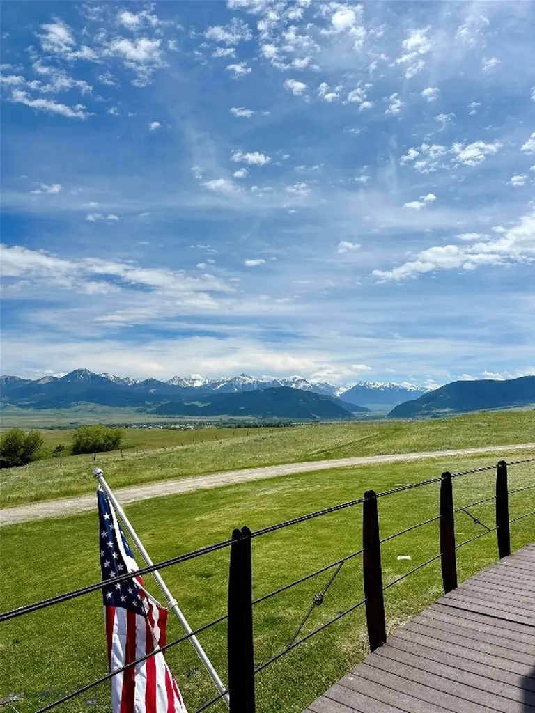 117 Meredith Ranch Livingston MT 59047