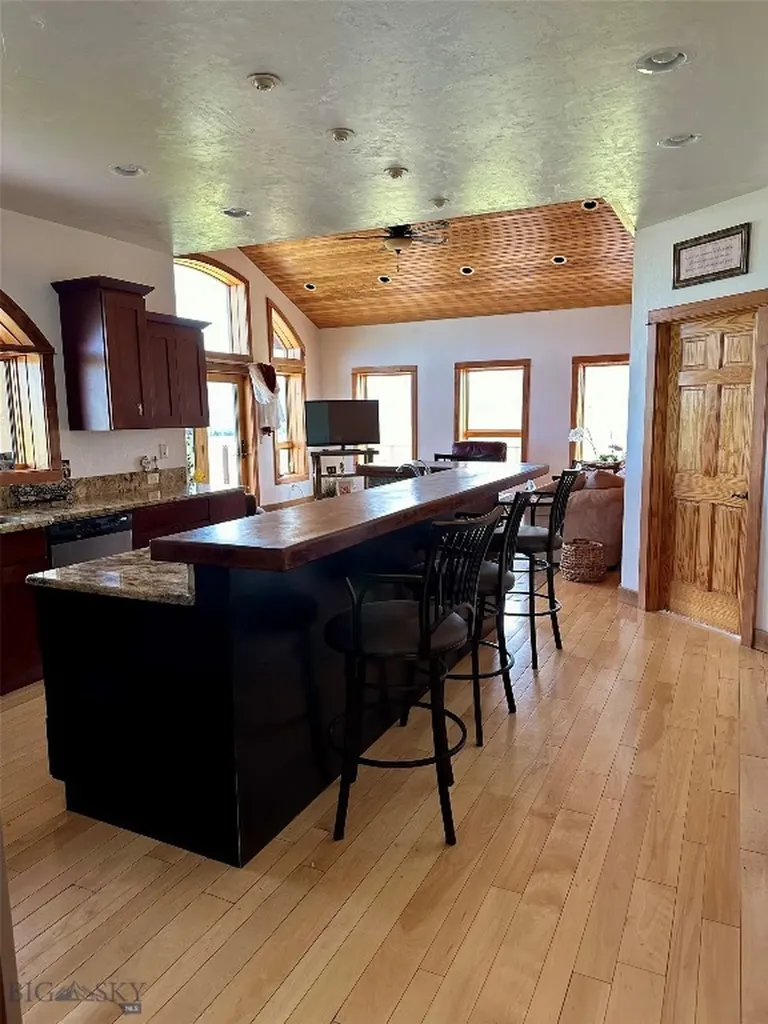 117 Meredith Ranch Livingston MT 59047