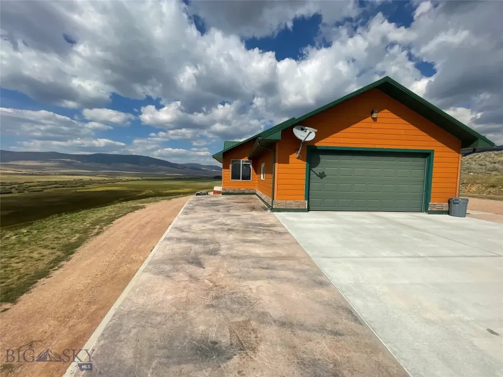 2900 Pioneer Mountains Scenic Byway Polaris MT 59746
