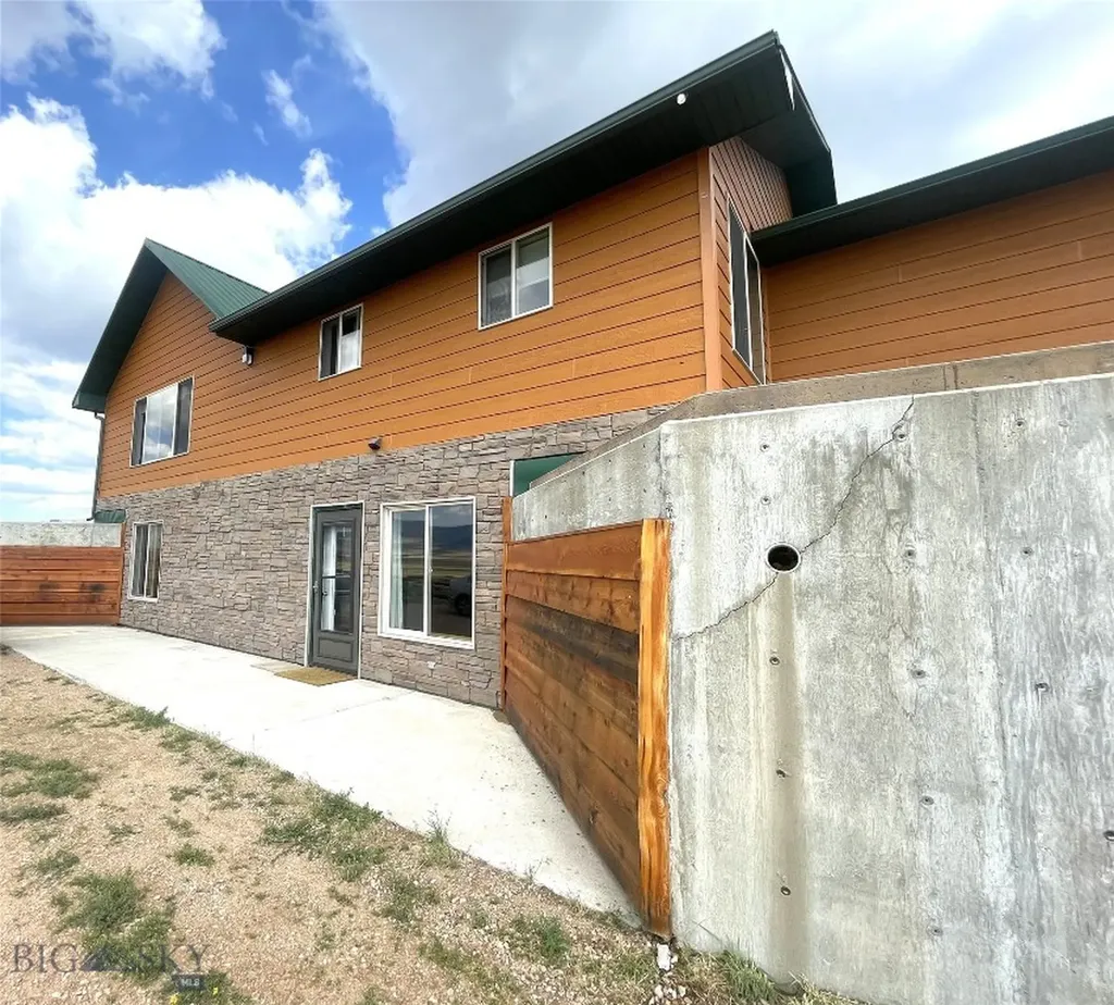 2900 Pioneer Mountains Scenic Byway Polaris MT 59746