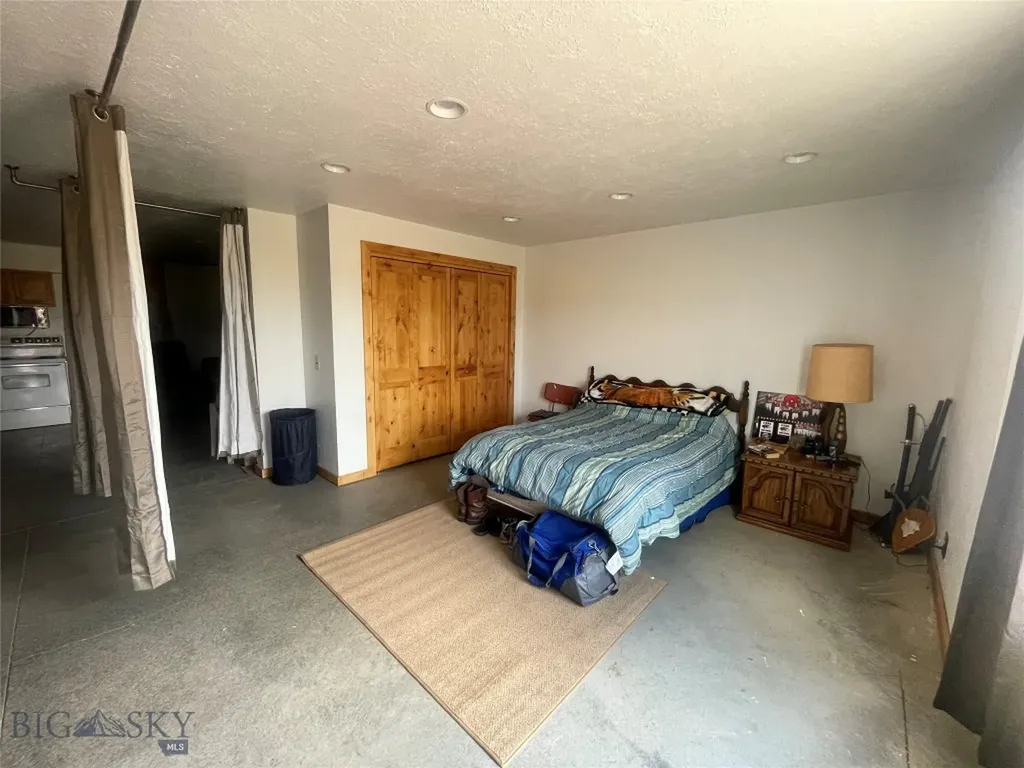 2900 Pioneer Mountains Scenic Byway Polaris MT 59746