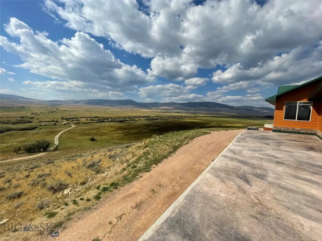 2900 Pioneer Mountains Scenic Byway Polaris MT 59746