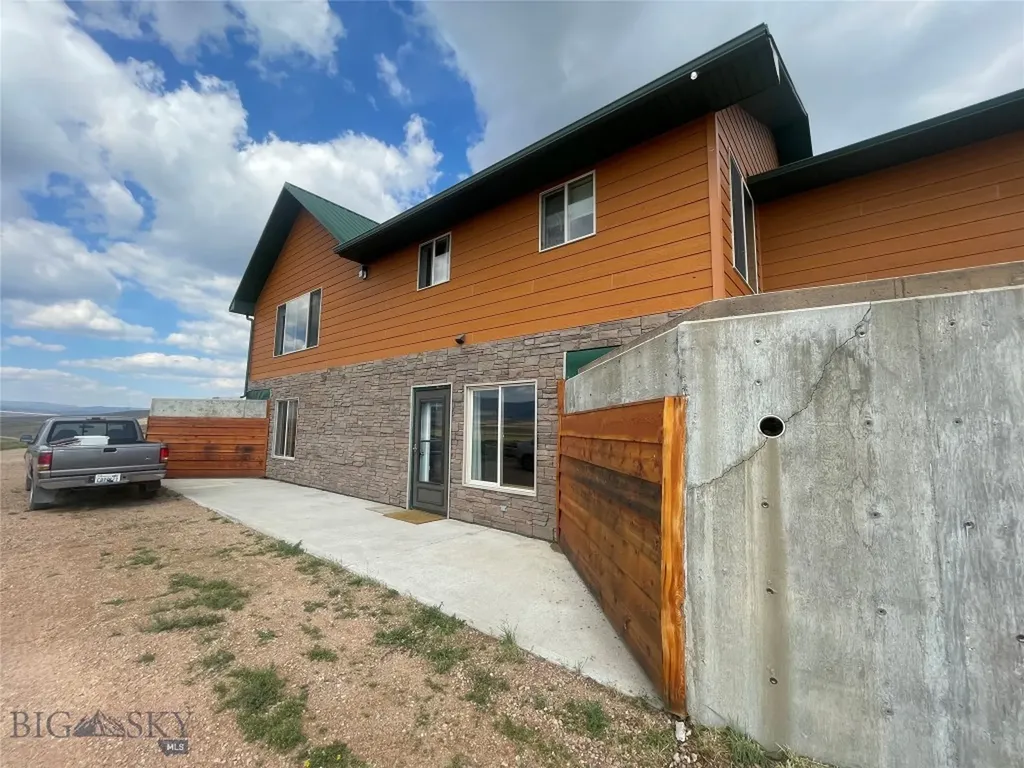2900 Pioneer Mountains Scenic Byway Polaris MT 59746