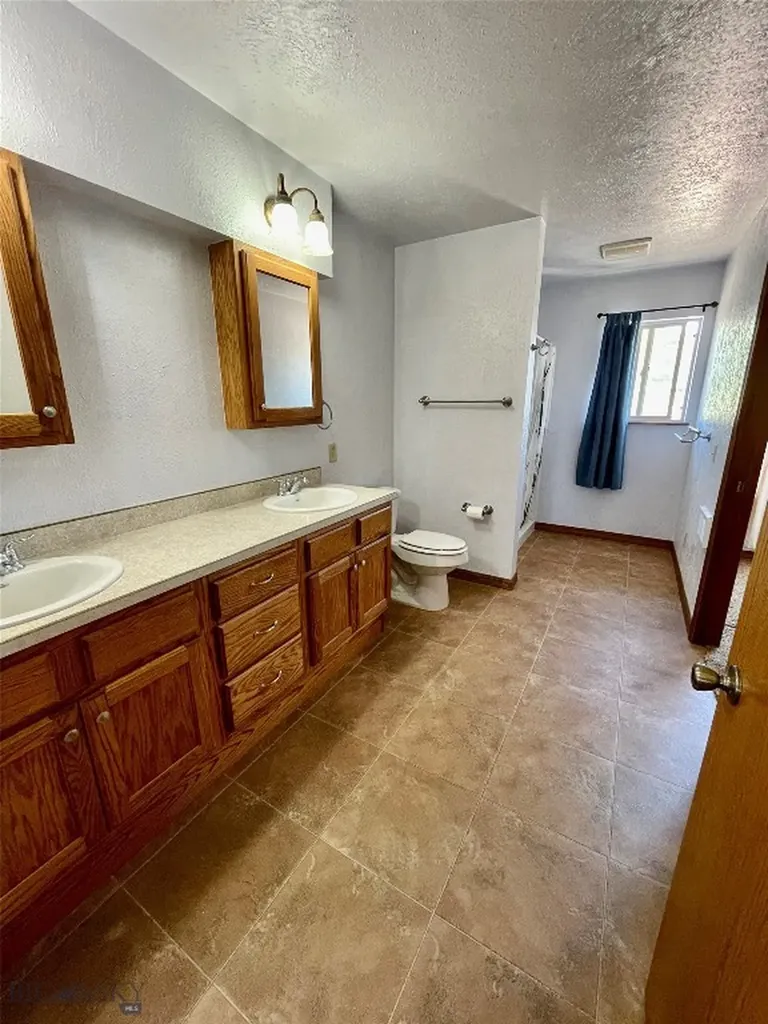 2900 Pioneer Mountains Scenic Byway Polaris MT 59746