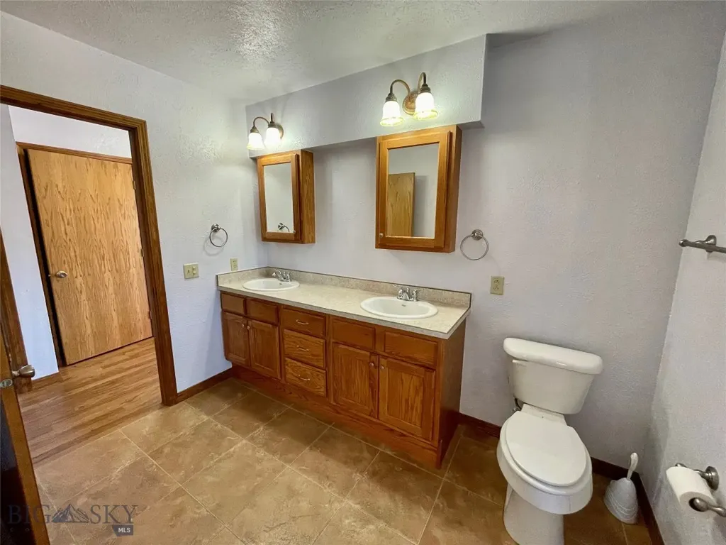 2900 Pioneer Mountains Scenic Byway Polaris MT 59746