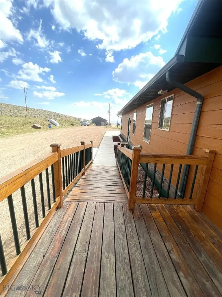 2900 Pioneer Mountains Scenic Byway Polaris MT 59746
