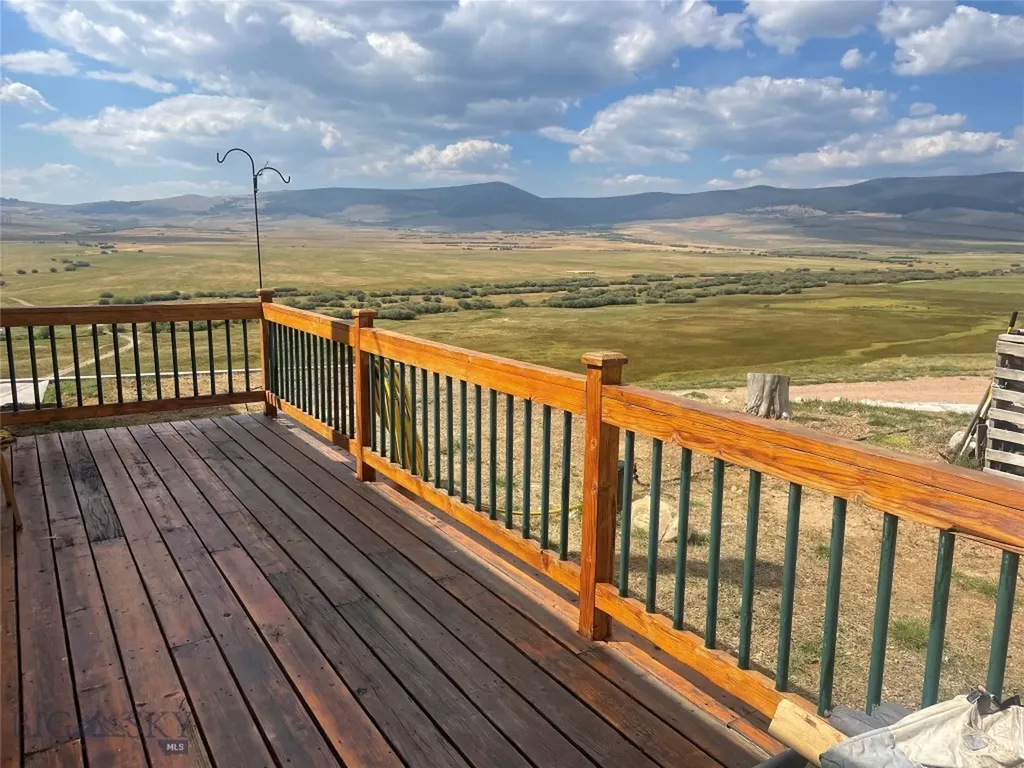 2900 Pioneer Mountains Scenic Byway Polaris MT 59746