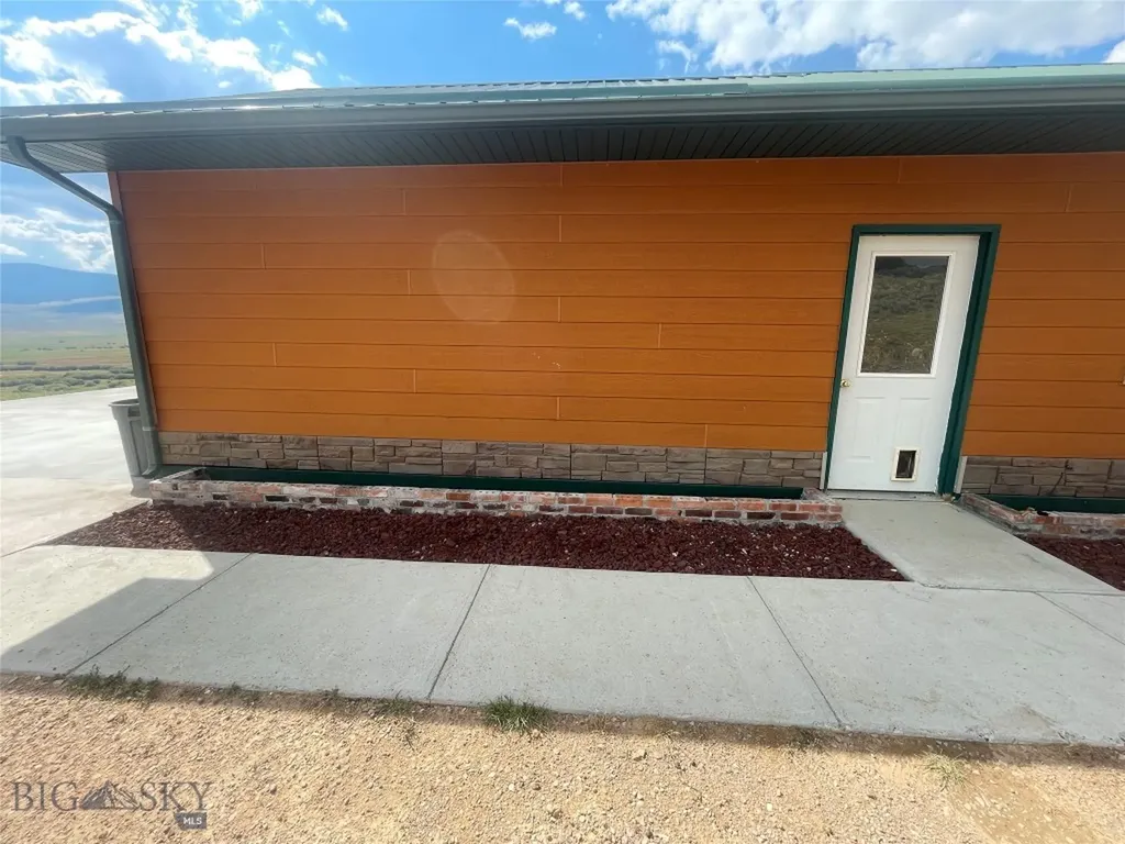 2900 Pioneer Mountains Scenic Byway Polaris MT 59746